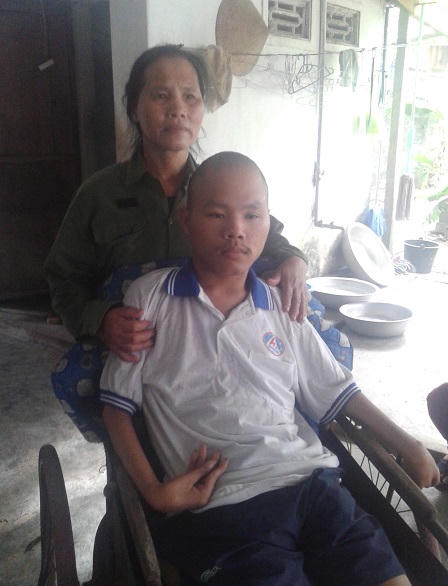 Chàng trai 11 năm viết thơ, vẽ tranh bằng… miệng