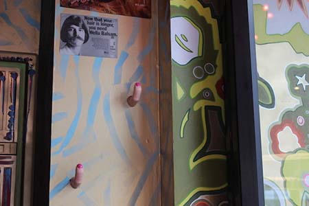 Quán bar lấy cảm hứng từ vòng 1 của phụ nữ