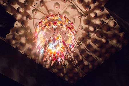 Quán bar lấy cảm hứng từ vòng 1 của phụ nữ