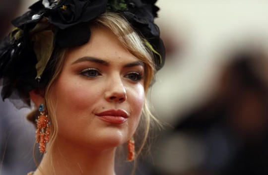 Triển lãm ảnh khỏa thân của Jennifer Lawrence, Kate Upton