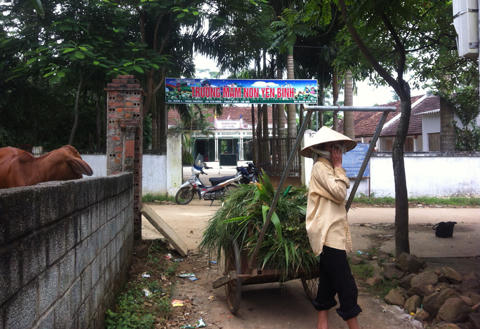 Hàng trăm trẻ thất học giữa thủ đô