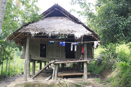 “Nàng tiên nâu”dập tắt tương lai hai đứa trẻ xóm núi