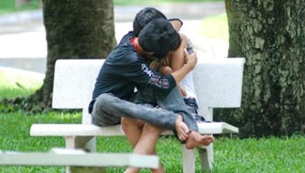 Cấm sinh viên mặc quần jeans, nhuộm tóc, tâm sự nơi vắng vẻ