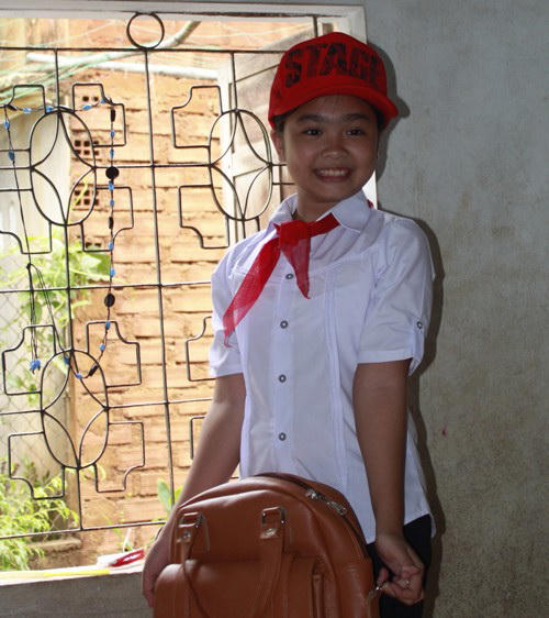 Quán quân Giọng hát Việt nhí 2014 trở về hình ảnh “cô bé nông thôn“