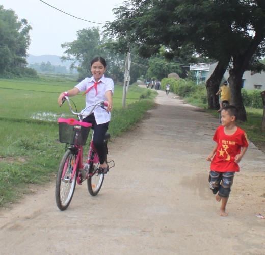 Quán quân Giọng hát Việt nhí 2014 trở về hình ảnh “cô bé nông thôn“