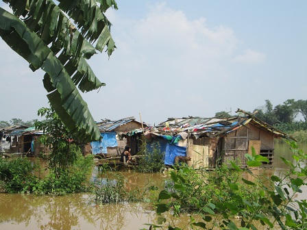 Cõi tạm ở nơi "nhử mồi" Hà bá