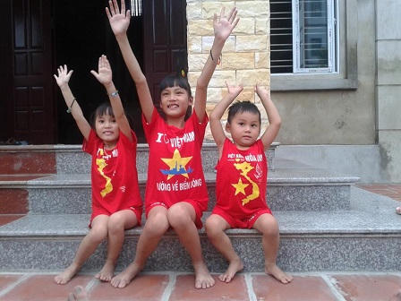 Cô thợ cắt tóc làm gần trăm bài thơ tặng lính Trường Sa khiến chồng "phát ghen"