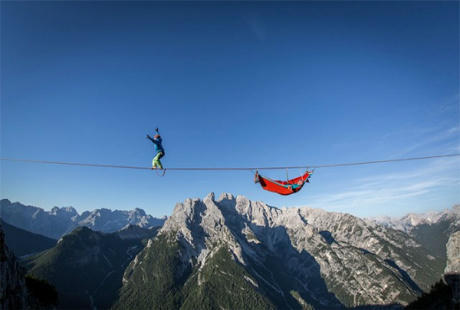 “Sốc” với lễ hội đu dây, mắc võng nằm giữa vực thẳm