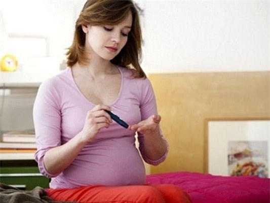 Cẩn trọng với làm đẹp trong thai kỳ