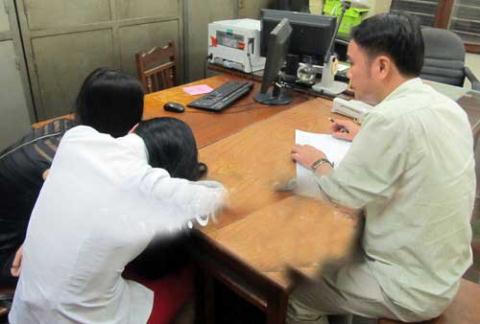 Luật ngầm đáng sợ của giới chăn dắt chân dài