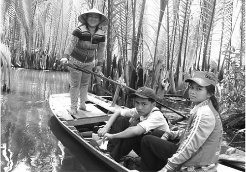 Học trò Đồng Nai vượt sông tìm chữ