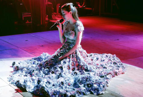 Hồ Ngọc Hà “kể lại” chuyện hôn nhân buồn trong liveshow