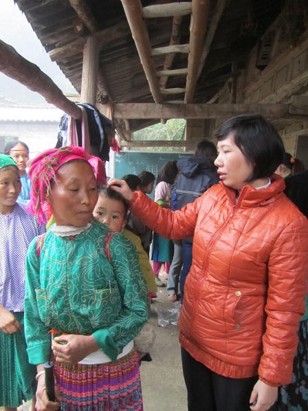 Những phận người vô hình bên hàng rào đá