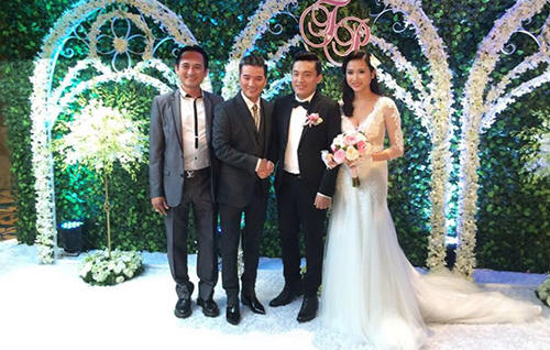 Lam Trường tặng vợ món quà bất ngờ trong tiệc cưới