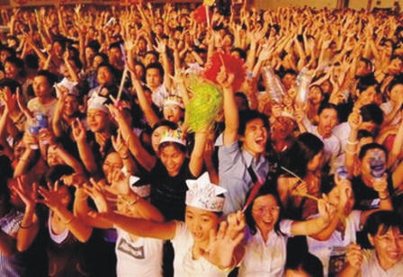 Mốt thuê fan “thổi” thần tượng ảo trong showbiz