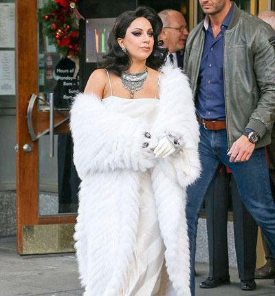 Lady Gaga bị cưỡng hiếp năm 19 tuổi