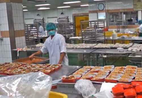 Sự thật sau những suất ăn trên máy bay