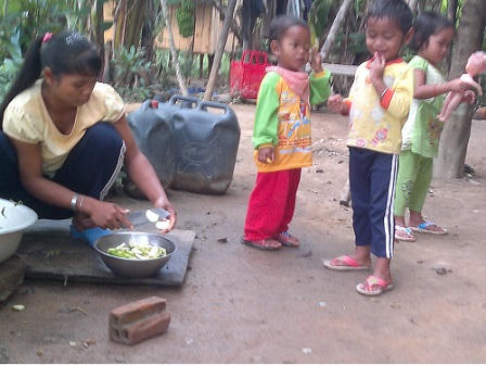 Con tảo hôn, ông bà thành "bố mẹ nuôi" của cháu