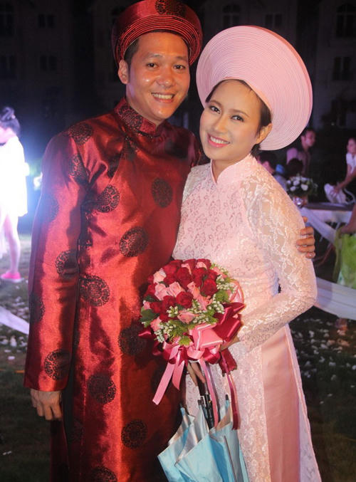 “Họa mi” Khánh Linh sinh con gái nặng hơn 4 kg