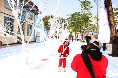 Chơi ở “con đường tuyết” giữa Thủ đô