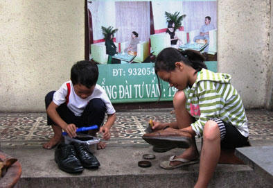 Nhiều trẻ em bị bóp chết giấc mơ vì một tờ giấy