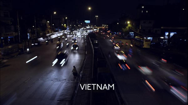 Beckham tung clip thân mật bên Tóc Tiên ở Việt Nam