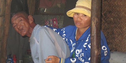 Từ chối chuyện hôn nhân để lo cho cha dượng