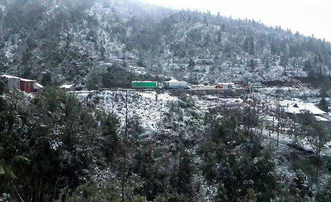 Du khách bất chấp rét 0 độ lên Sa Pa ngắm tuyết 