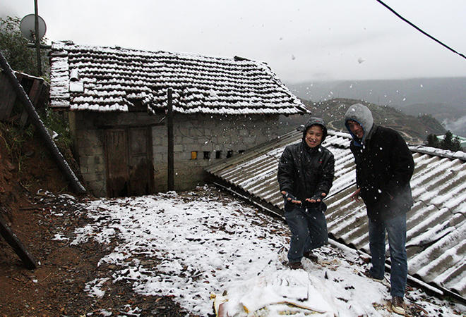 Du khách bất chấp rét 0 độ lên Sa Pa ngắm tuyết 