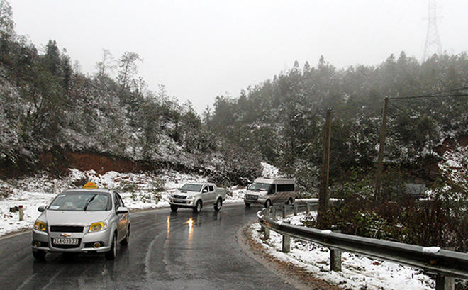 Du khách bất chấp rét 0 độ lên Sa Pa ngắm tuyết 