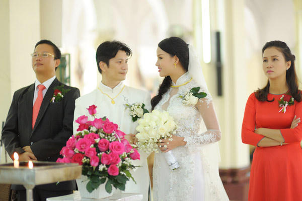 Dustin Nguyễn âm thầm tổ chức đám cưới với Bebe Phạm