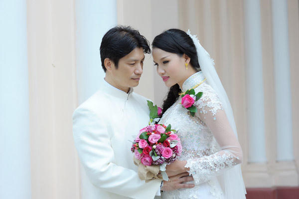 Dustin Nguyễn âm thầm tổ chức đám cưới với Bebe Phạm