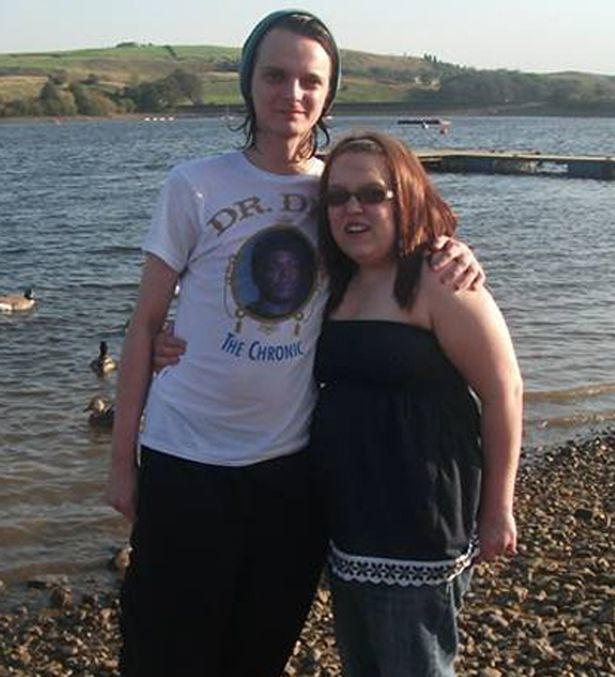 Cầm lòng ở lại với bạn trai đã chuyển giới thành phụ nữ