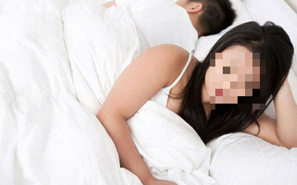 Lo sợ vì không biết con mình của chồng hay tình cũ