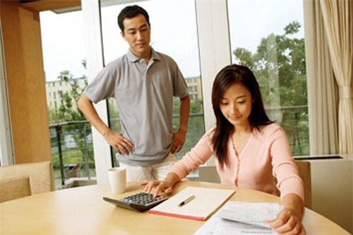 Nai lưng kiếm tiền trả nợ vẫn bị chồng khinh thường