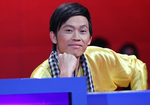 Nghệ sĩ đứng dậy sau vấp ngã