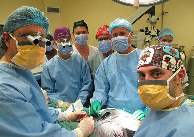 Ca cấy ghép “cậu nhỏ” thành công đầu tiên trên thế giới