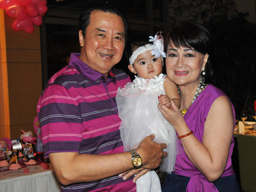 Bí quyết giữ hạnh phúc của vợ chồng showbiz