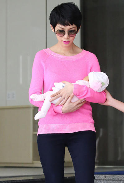 Học bí quyết giảm cân sau sinh của sao