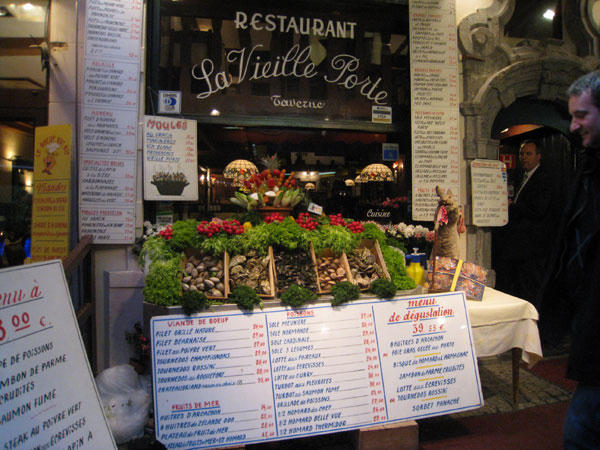 Giai thoại thú vị về bức tượng cậu bé đứng tè ở Bỉ