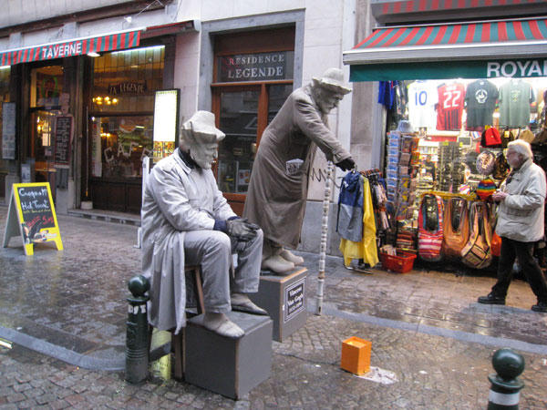 Giai thoại thú vị về bức tượng cậu bé đứng tè ở Bỉ