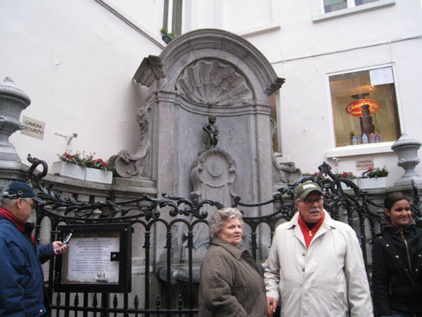 Giai thoại thú vị về bức tượng cậu bé đứng tè ở Bỉ