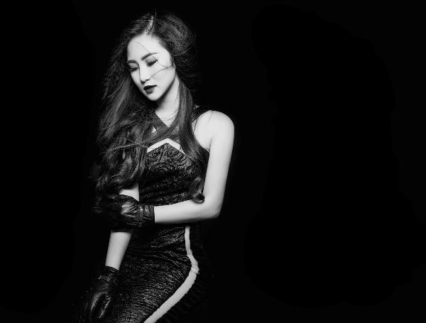 Hương Tràm: “Tại sao tôi sống thật thì không được ủng hộ?“