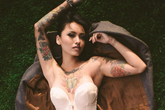 Mỹ nhân gốc Việt nóng bỏng trong phim “Fast & Furious 7“