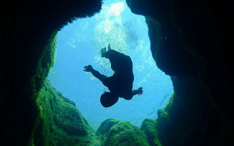 Tới giếng “tử thần” thử độ “liều mạng“