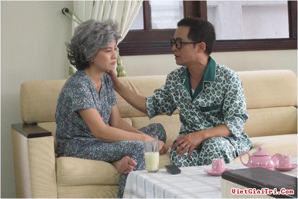 Chồng cặp bồ với người hơn cả tuổi mẹ