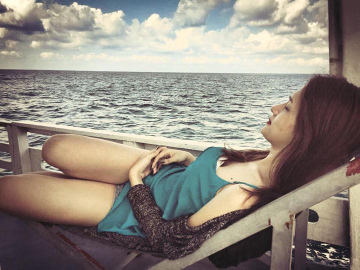 Hương Giang Idol ủng hộ Angela Phương Trinh