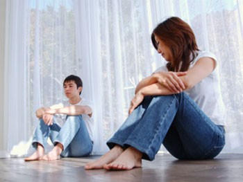 Bí mật đau đớn từ tấm ảnh treo trên cây dương cầm