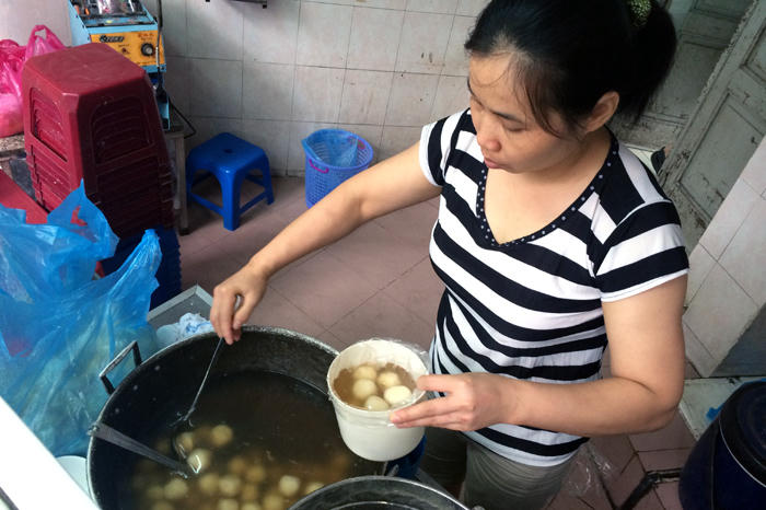 Sếp mua trăm đĩa bánh trôi cúng cầu may