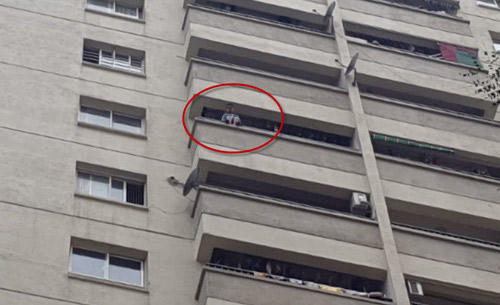 Từ "ẩn họa" ban công chung cư: "Định tội" cha mẹ thiếu trách nhiệm